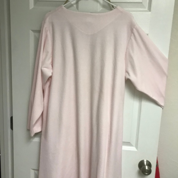 Women’s Robe - Picture 2 of 6